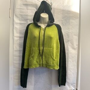 Tom Foolery girls acrylic green hoodie with front pockets Sz-L.  N9